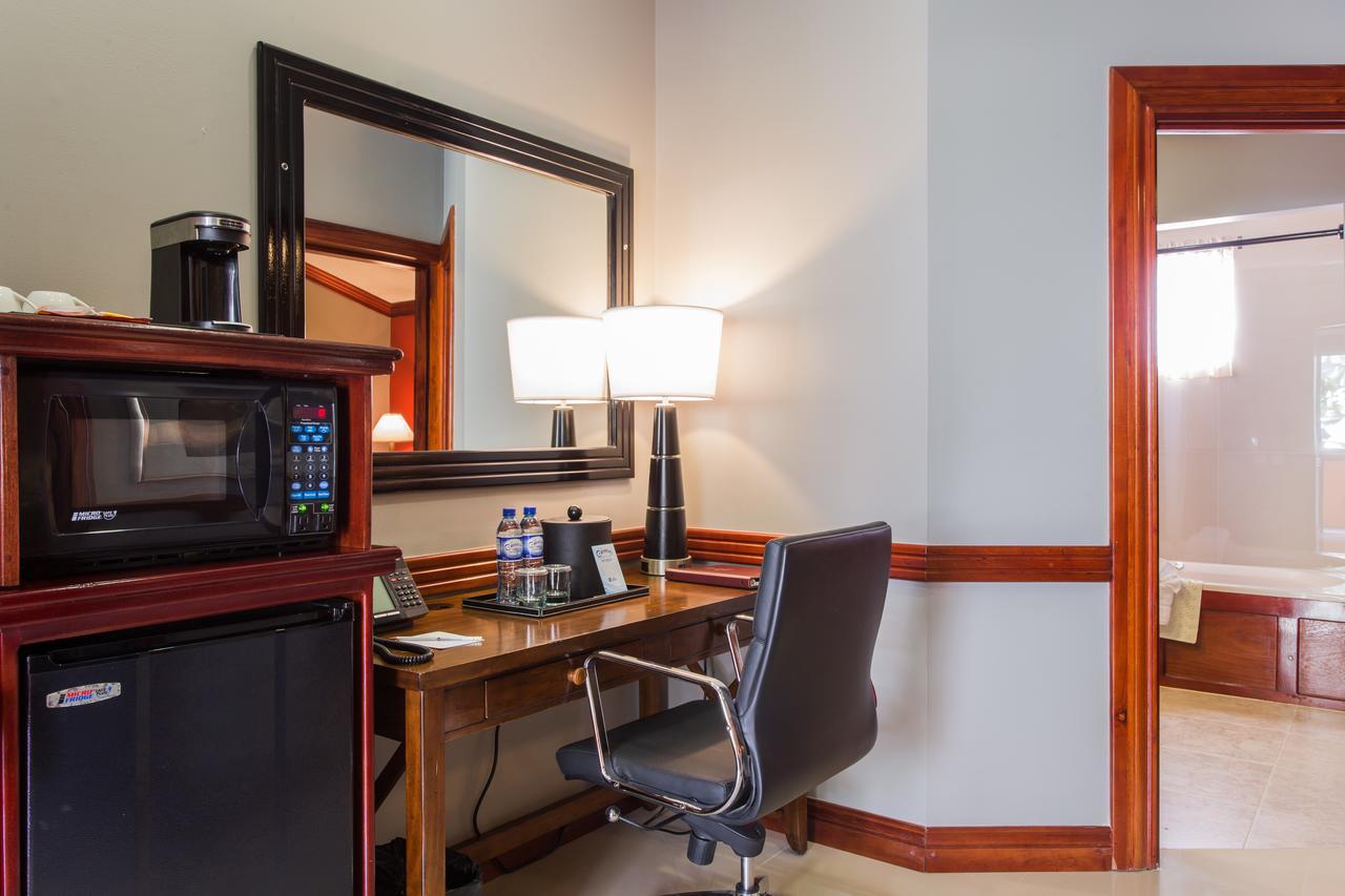 Best Western Plus Belize Biltmore Plaza Ciudad de Belice Exterior foto